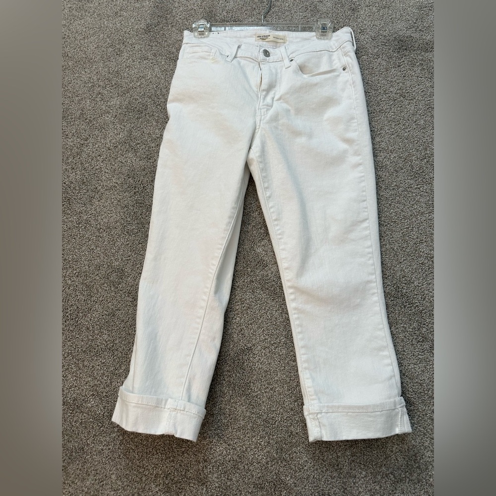 Levi's Women's MId Rise Capris Size 4/27. NWT